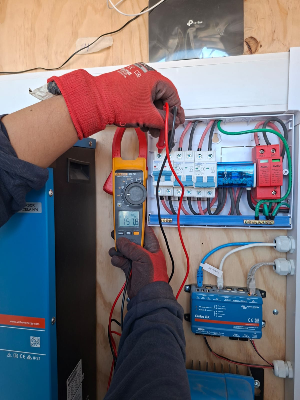 Pruebas eléctricas en sistema fotovoltaico